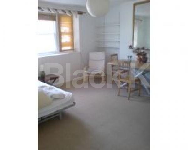 			2 Bedroom, 1 bath, 1 reception Flat			 Highbury Hill, HIGHBURY N5